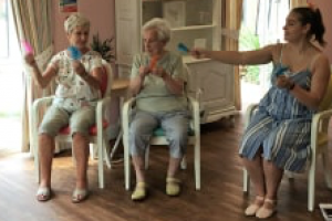 care home activities - Portsmouth care home Hartford Court welcomes dance company Golden Toes to provide seated dance classes for the residents.